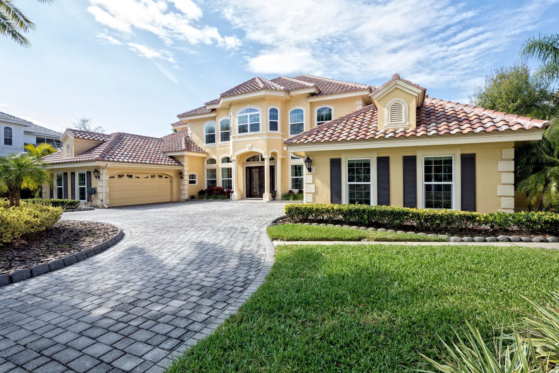 Read more about the article Elegant Stone Driveway Upgrade