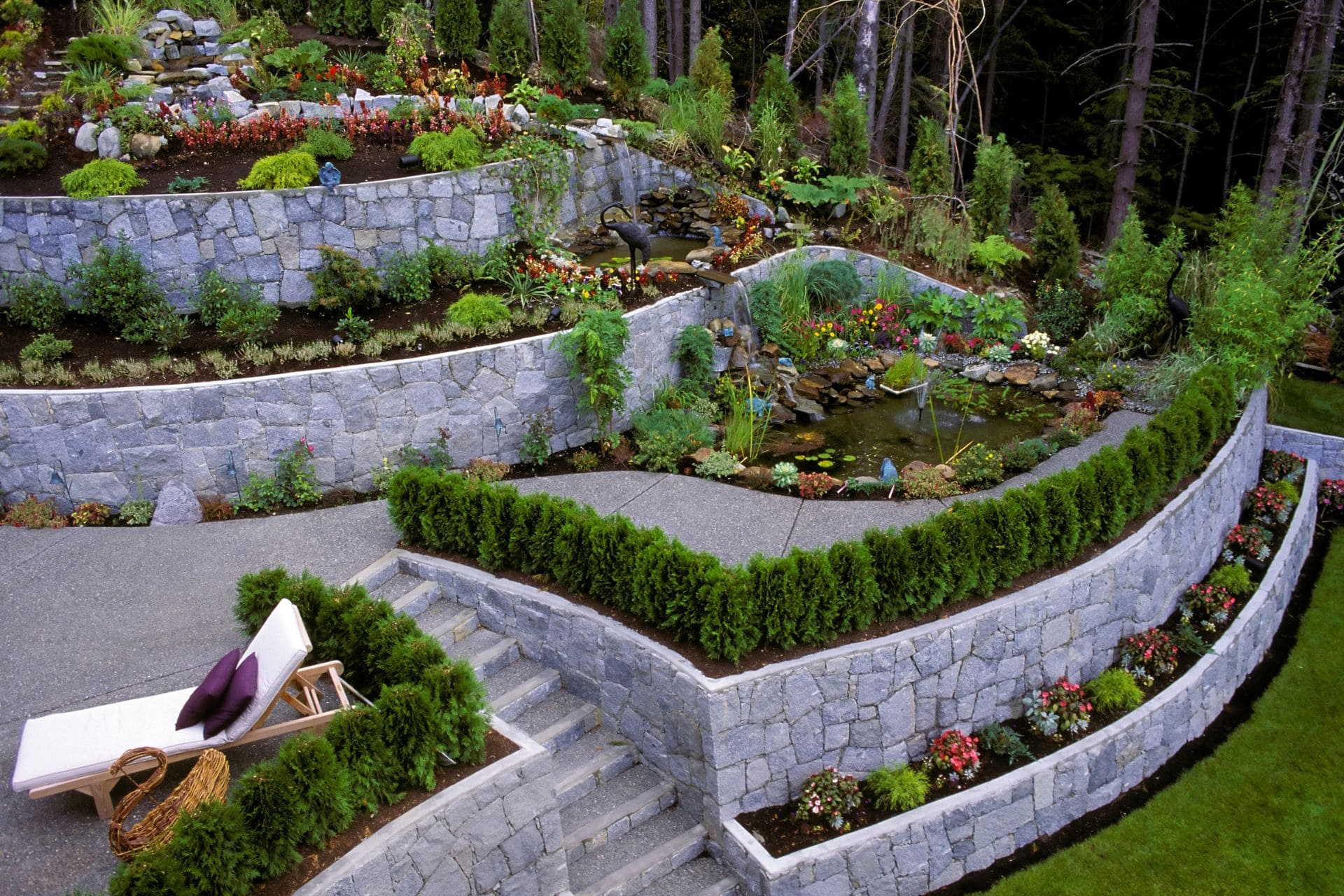 Read more about the article Modern Retaining Wall with Garden Beds